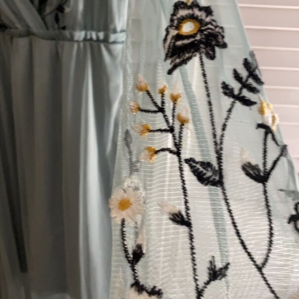 Blue dress with floral embroidery - Picture 3 of 4